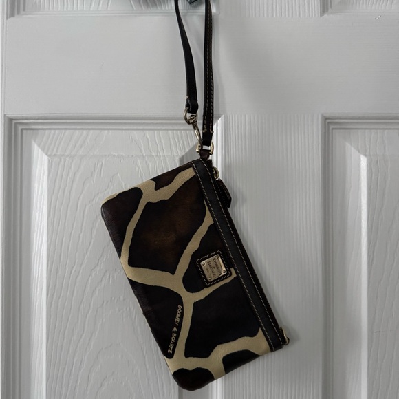 Vintage Dooney & Bourke Giraffe Print Wristlet in Brown and Cream - Picture 1 of 3